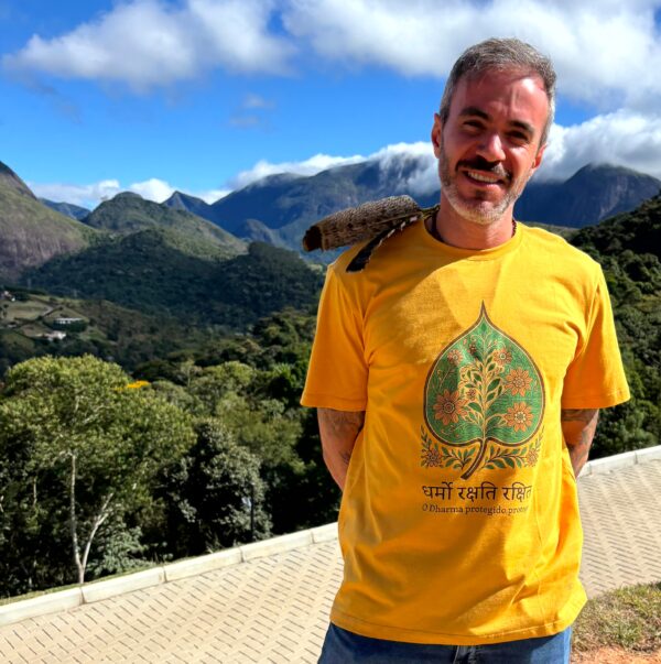 Camiseta Ashvattha Mostarda